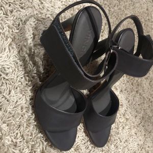 Vince Genna Sandal Heel Size 6/36